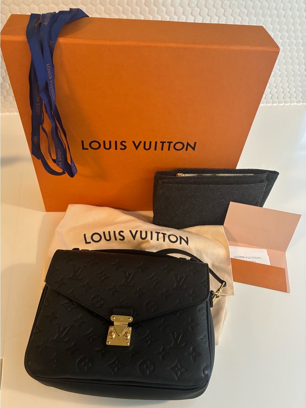 Louis Vuitton Pochette Métis in Monogram Empreinte